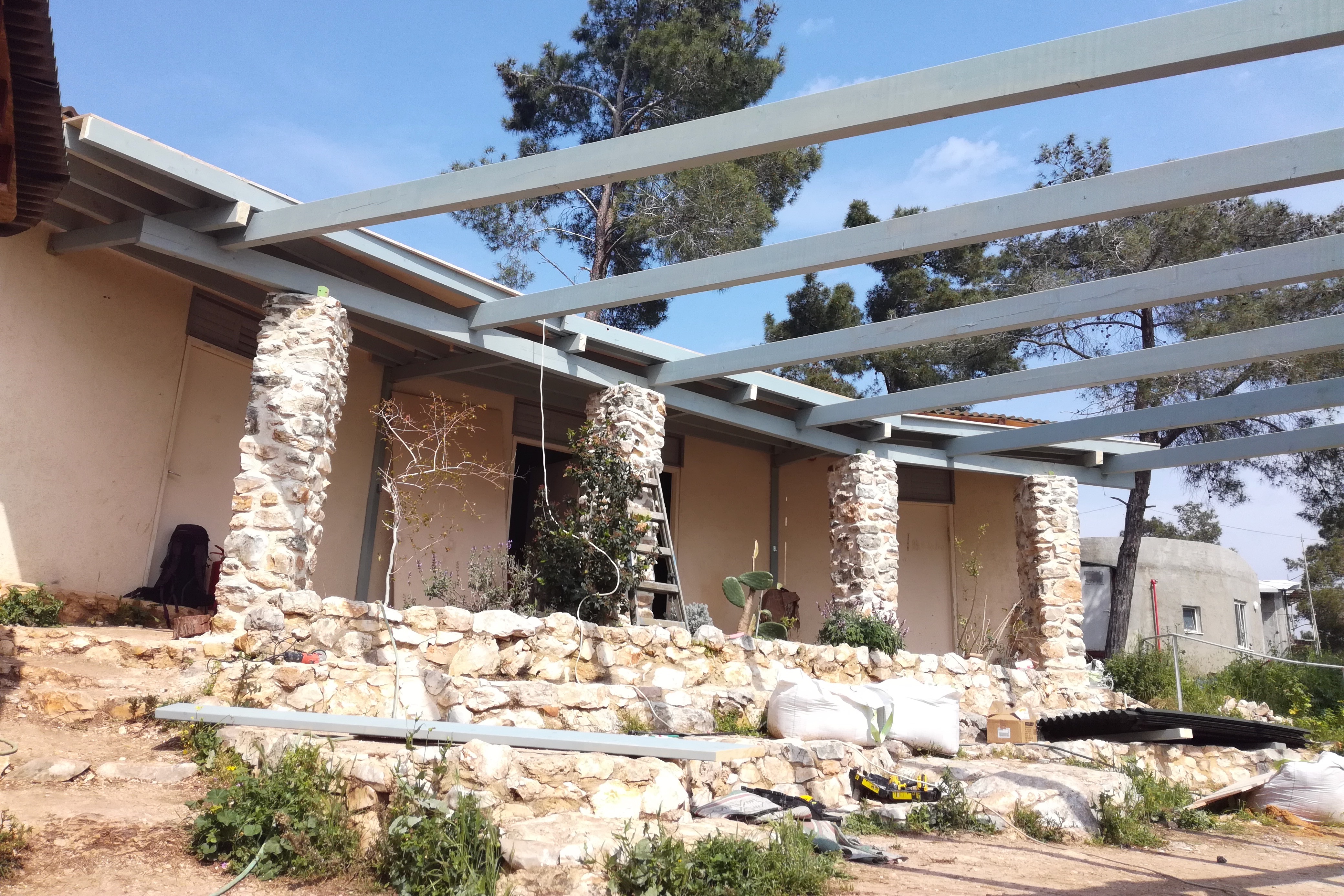 Eine Pergola für die Begegnungsstätte – Ein kurzer Bericht