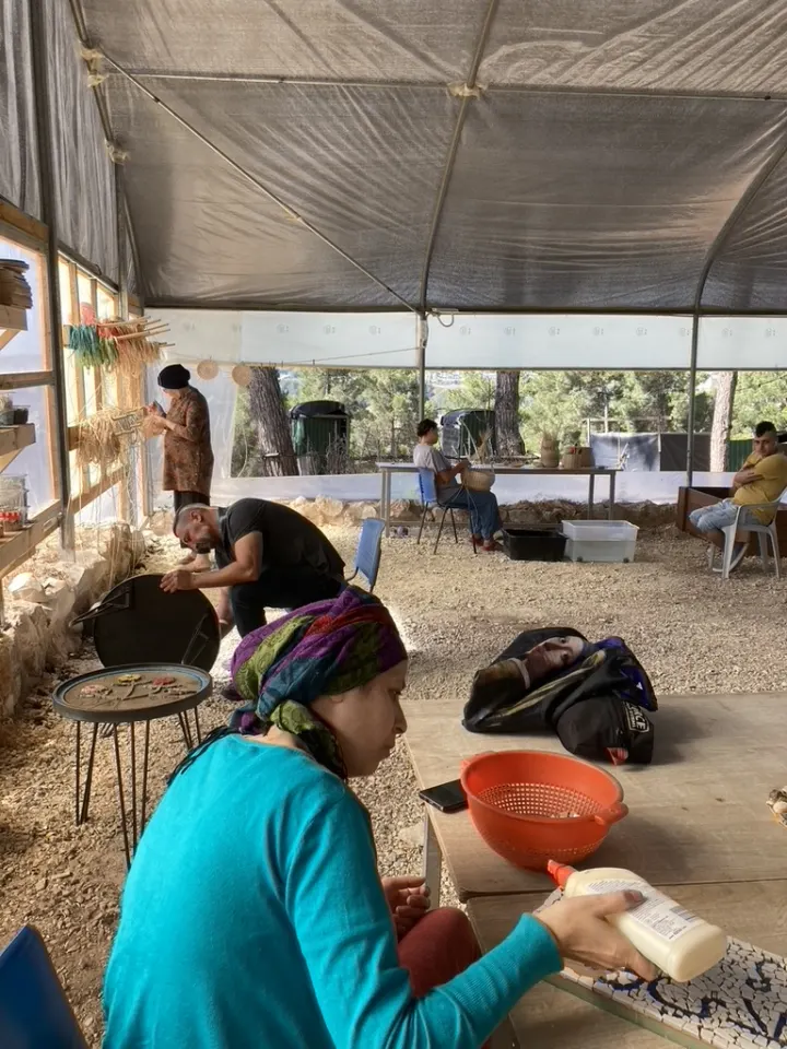 Ein Tag in Beit Elisha mit den „Meschik Chrei“
